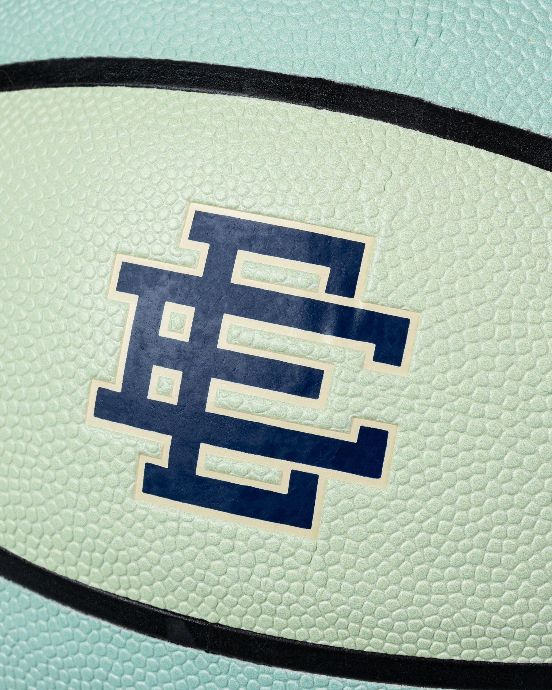 EE® New York Basketball