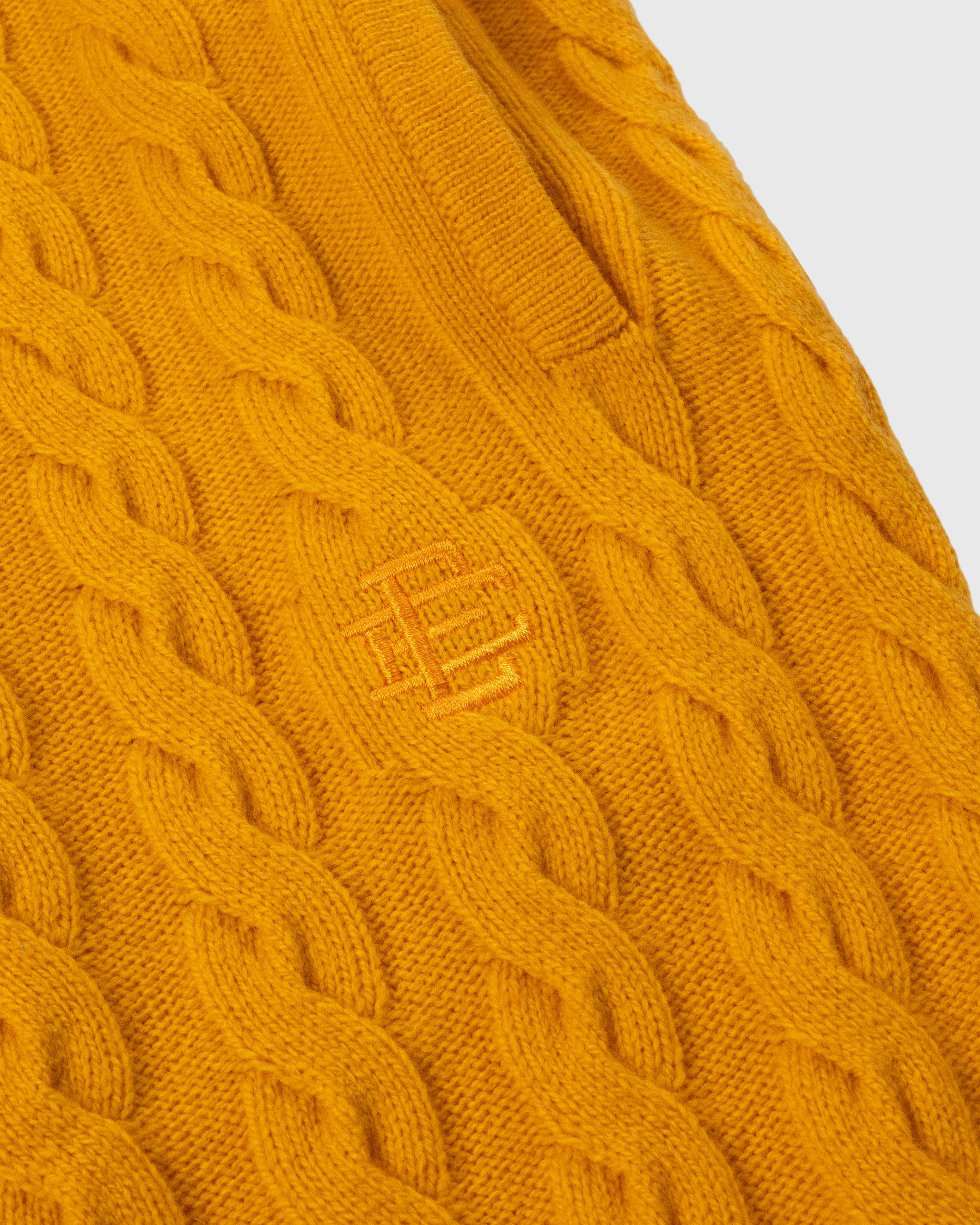 EE® Cable Knit Short